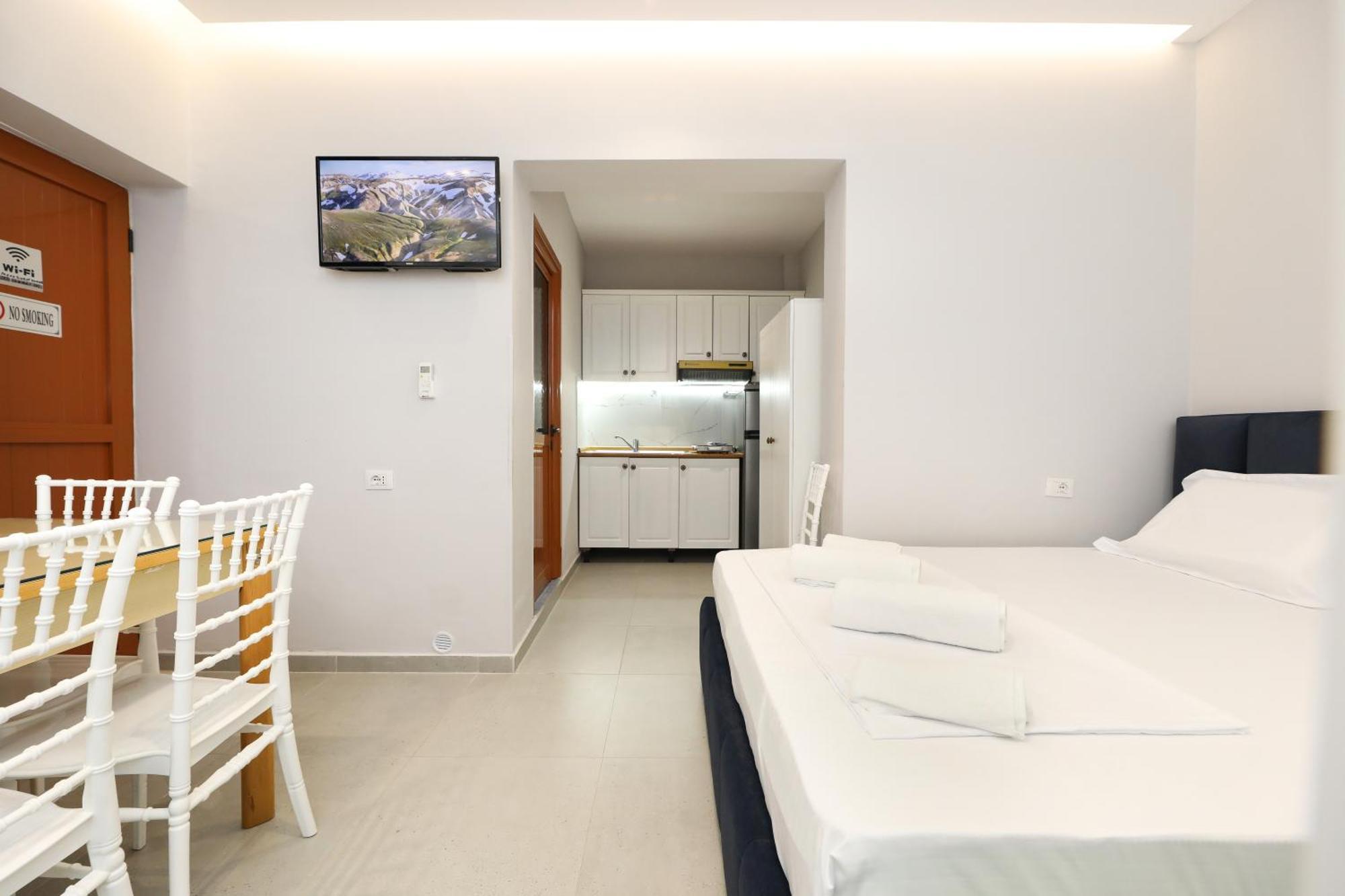 Vila Feliz - Premium Rooms With Free Private Parking Vlorë Exterior foto